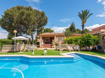 Xalet amb piscina en venda a Los Conejos