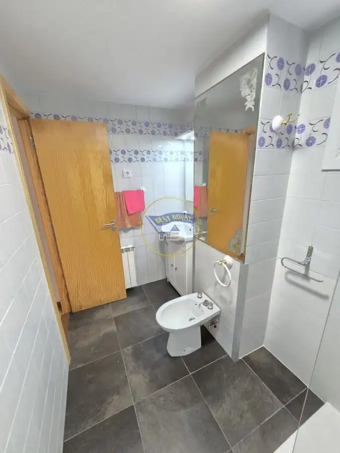 Baño de Piso en venta en Vigo  con Calefacción