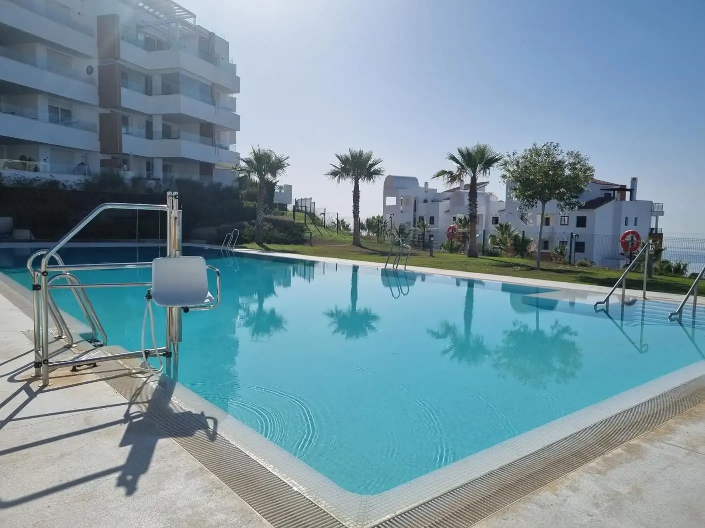 Piscina de Apartamento en venta en Torrox con Aire acondicionado, Calefacción y Terraza