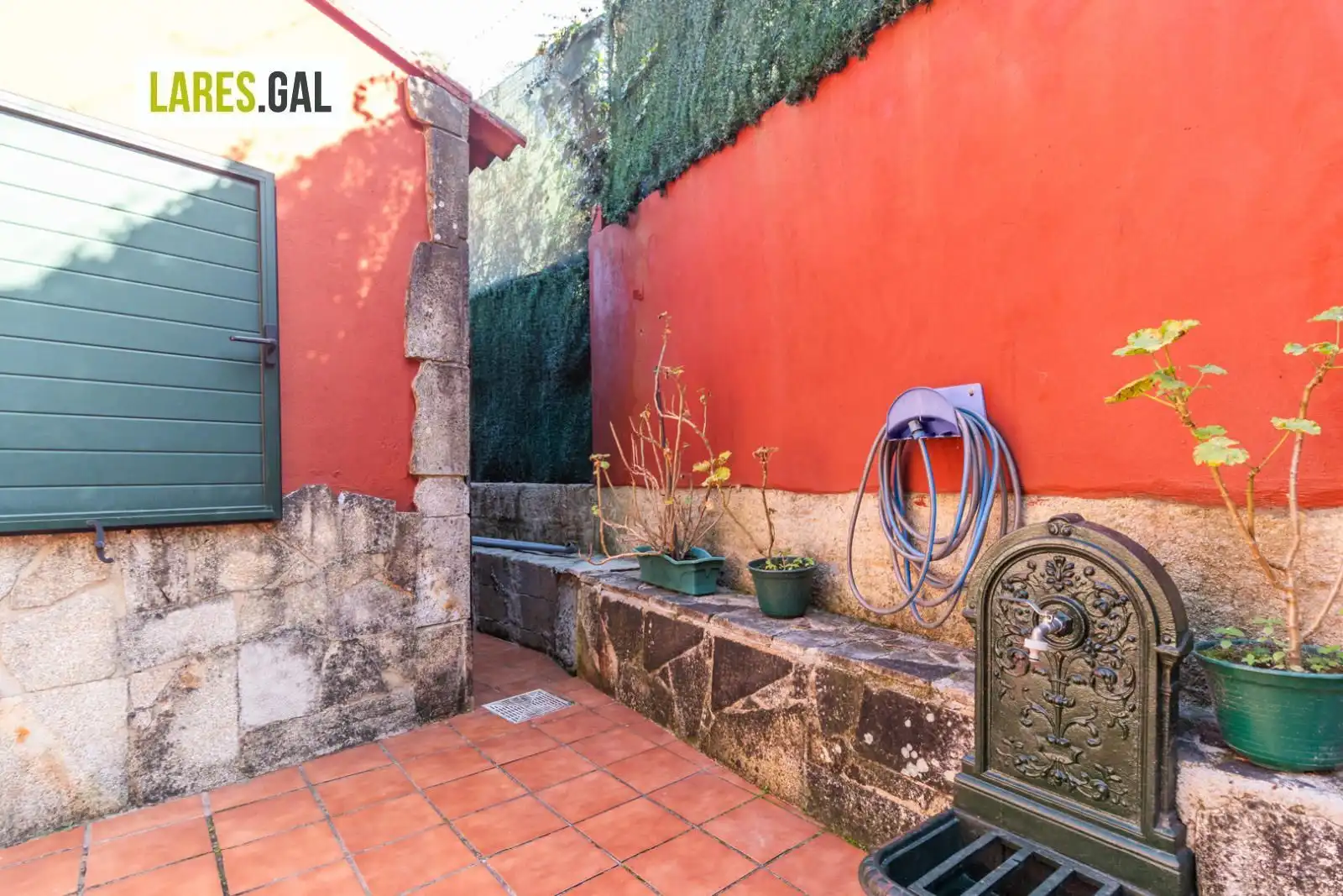 Jardí de Casa o xalet en venda en Cangas  amb Calefacció, Terrassa i Traster