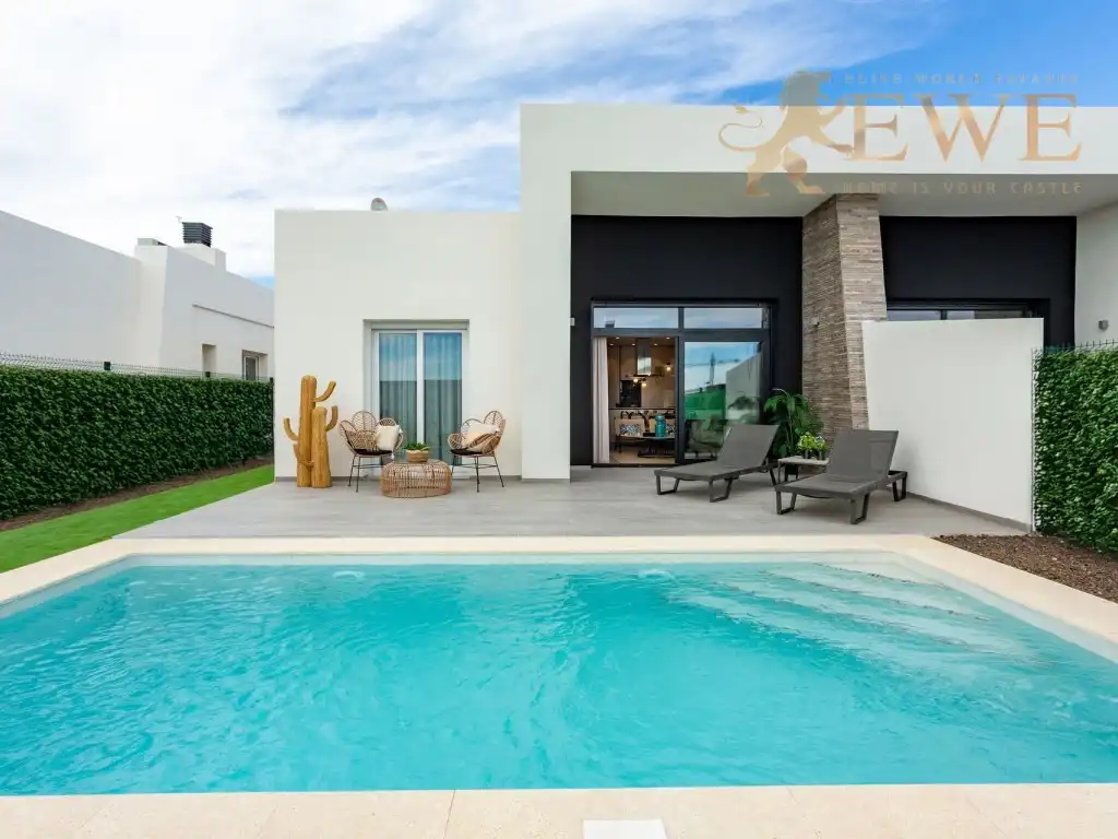 Terraced house with pool for sale in Algorfa