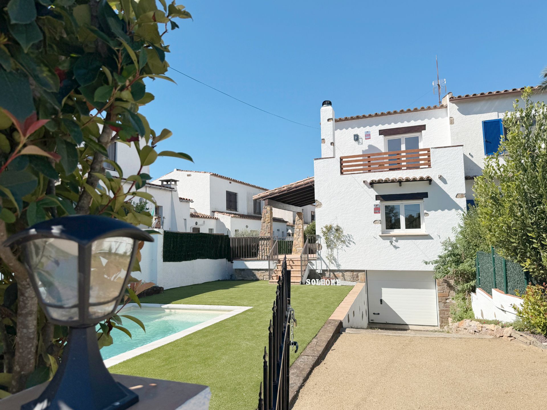 Vista exterior de Casa adosada en venta en L'Escala con Calefacción, Jardín privado y Terraza