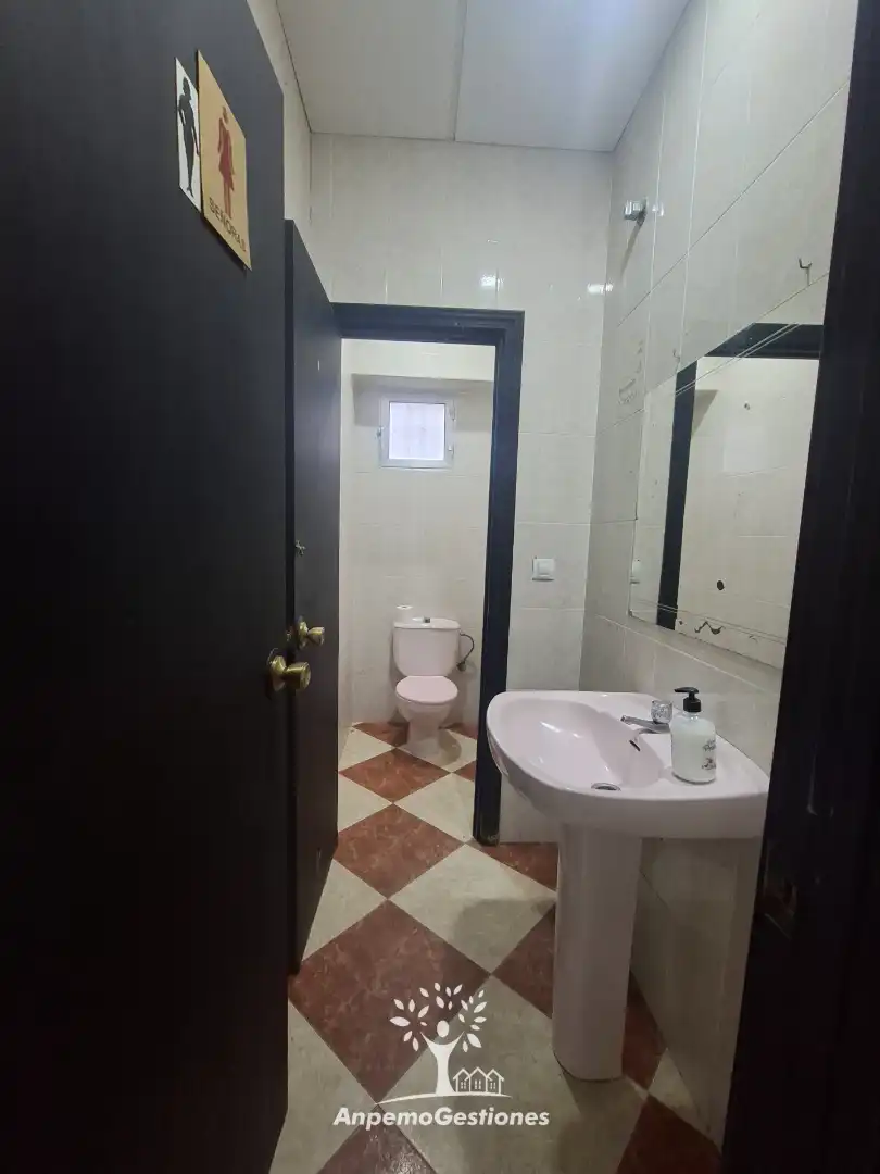 Baño de Local de alquiler en Palma del Río