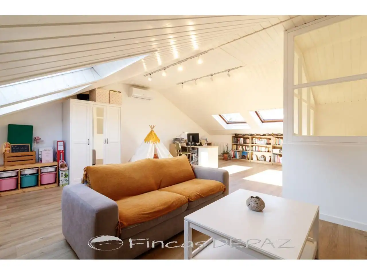 Living room of Detached homes for sale in Castelldefels  with Air Conditioner, Heating and Private garden