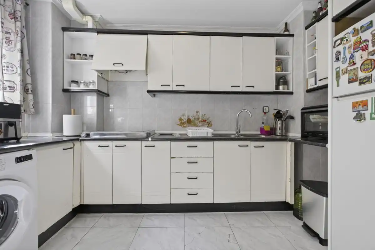 Küche von Wohnung zum Verkauf in San Juan de Aznalfarache mit Klimaanlage, Heizung und Terrasse