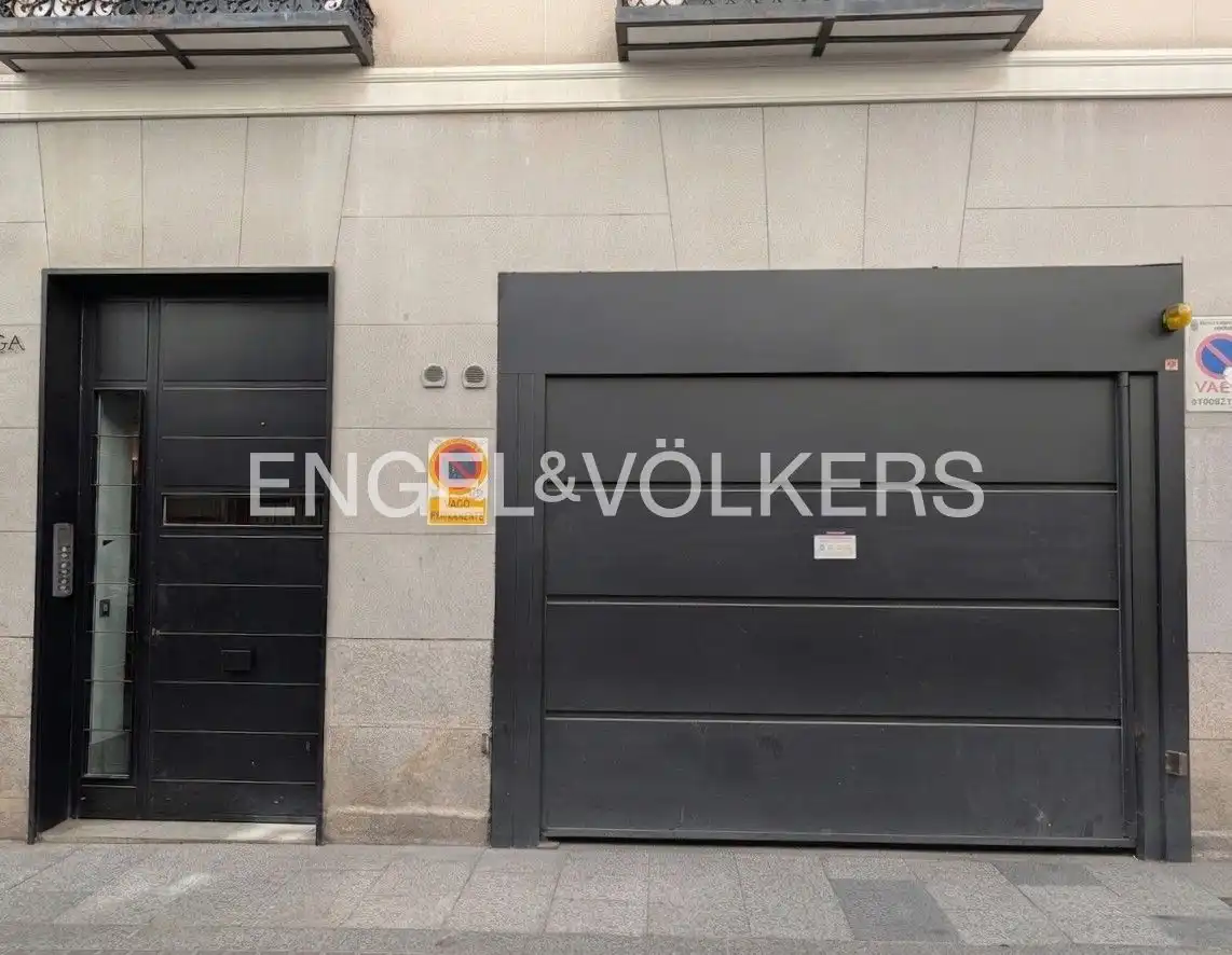 Vista exterior de Garaje en venta en Madrid