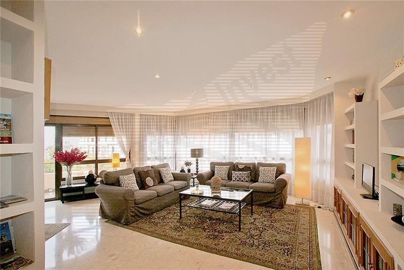 Sala d'estar de Pis de lloguer en  Palma de Mallorca amb Aire condicionat i Terrassa