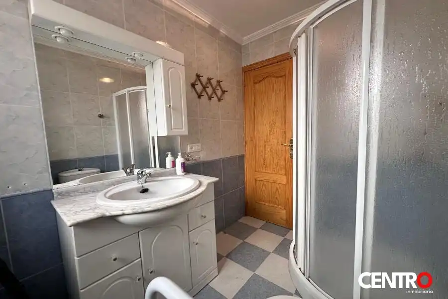 Bany de Casa o xalet en venda en Guadahortuna amb Jardí privat