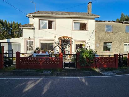 Vista exterior de Casa o xalet en venda en Narón amb Calefacció, Terrassa i Traster