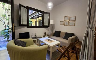 Living room of Study to rent in  Sevilla Capital  with Air Conditioner, Parquet flooring and Furnished