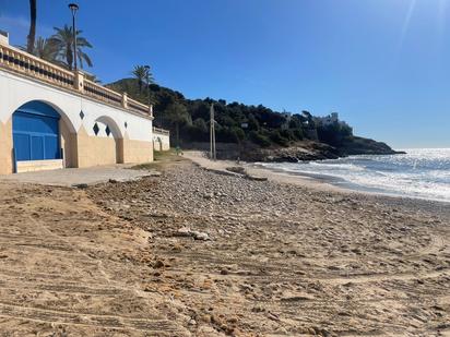 Vista exterior de Pis en venda en Sitges amb Aire condicionat, Piscina i Balcó