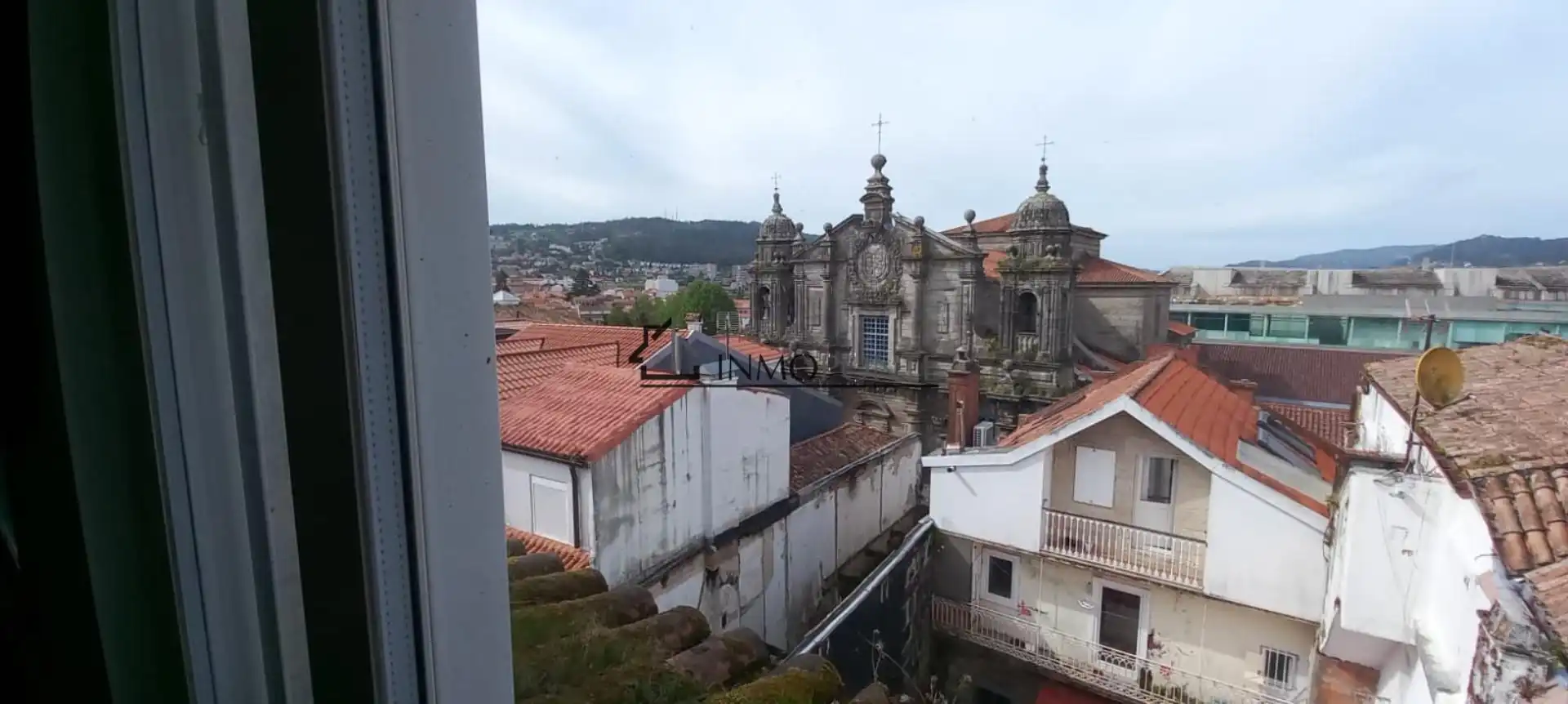 Vista exterior de Pis en venda en Pontevedra Capital 