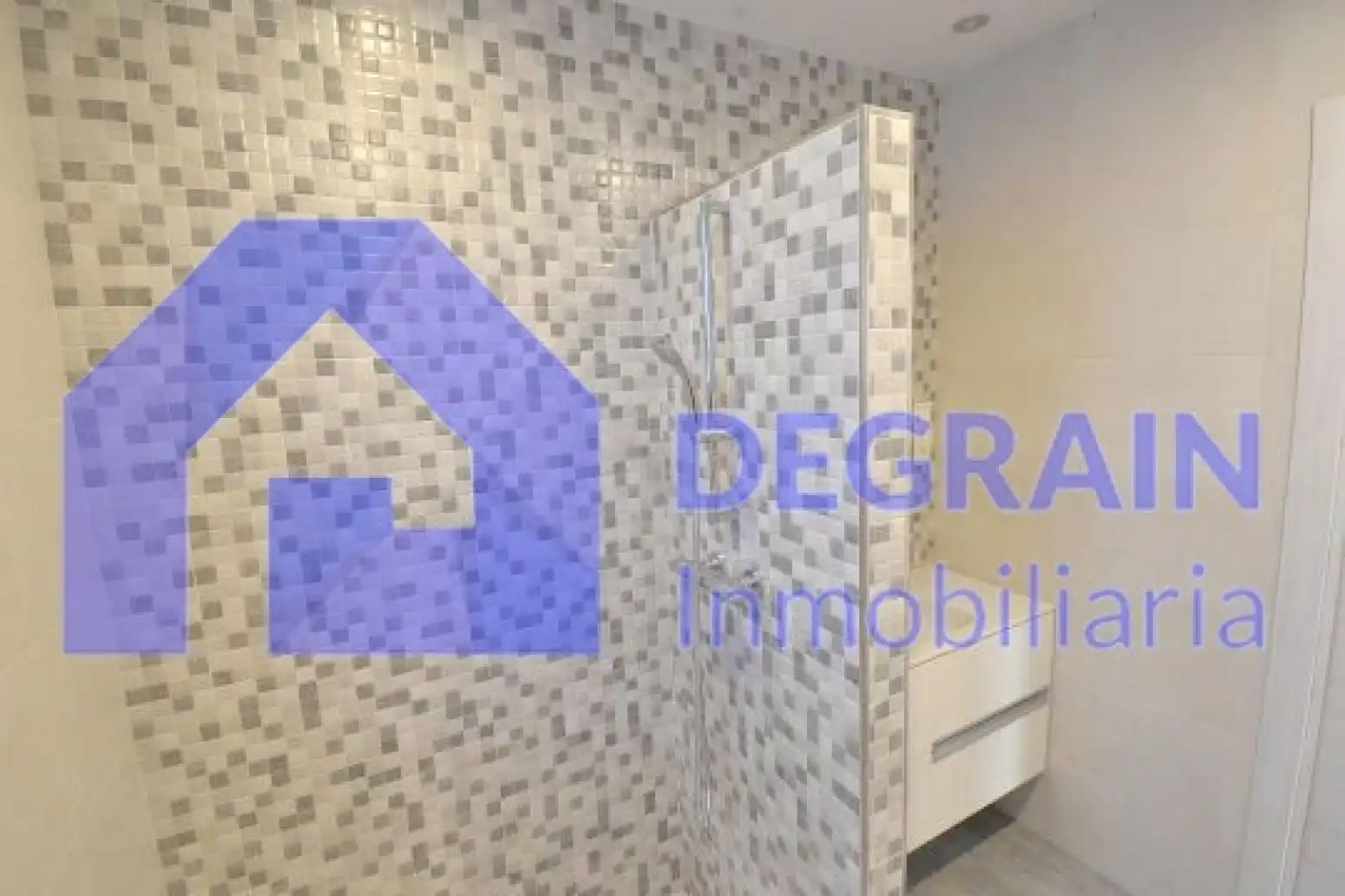 Bany de Casa o xalet en venda en Oviedo  amb Terrassa