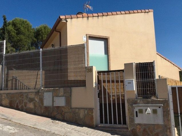 Vista exterior de Casa o xalet en venda en Carabaña amb Jardí privat, Traster i Piscina