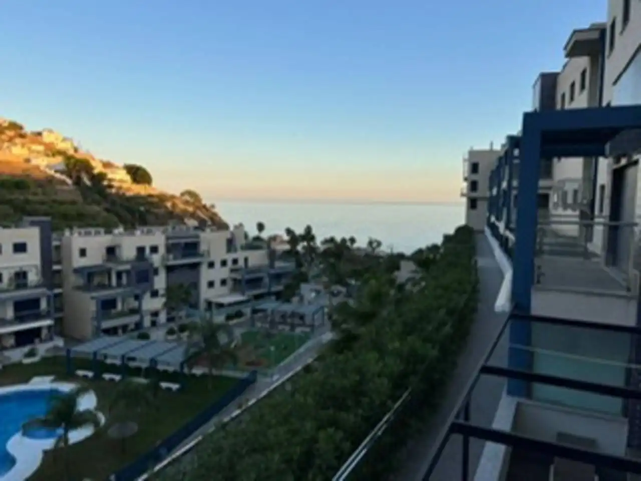 Vista exterior de Apartament de lloguer en Almuñécar amb Terrassa i Piscina comunitària