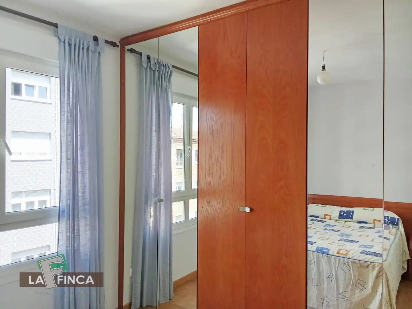Habitación de Apartamento en venta en Gijón  con Calefacción, Parquet y Trastero
