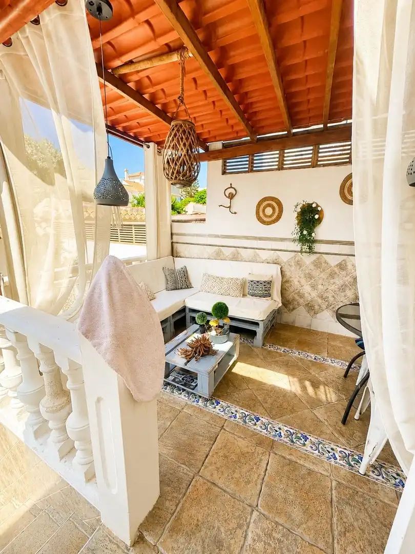 Terrassa de Casa adosada en venda en Roquetas de Mar amb Jardí privat, Traster i Piscina