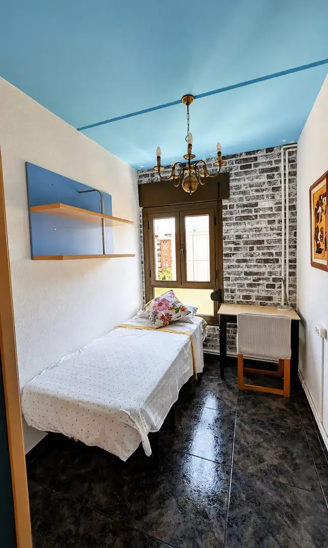 Habitación de Piso de alquiler en Cerdanyola del Vallès con Calefacción, Amueblado y Balcón