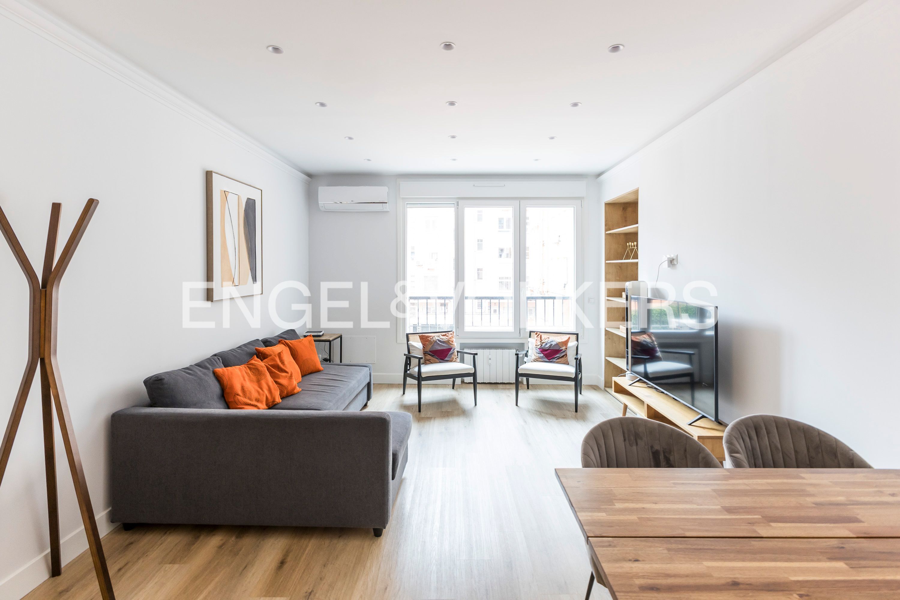 Living room of Flat for rent in  Madrid Capital  with Air Conditioner, Heating and Furnished