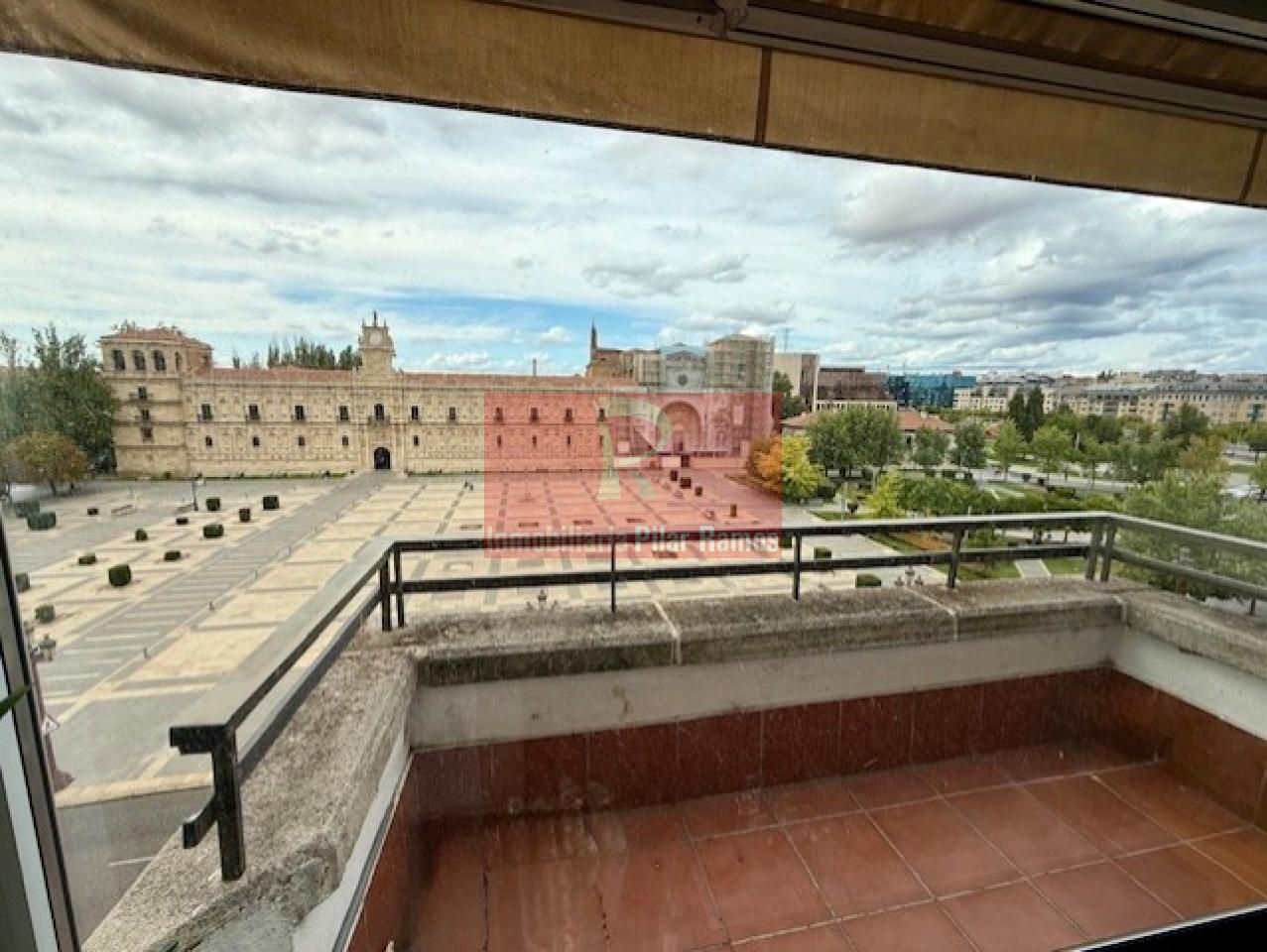 Terrassa de Pis de lloguer en León Capital  amb Aire condicionat, Calefacció i Terrassa