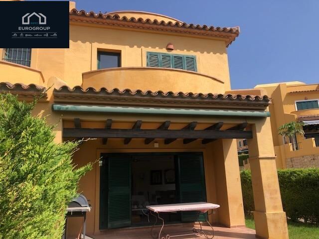 Vista exterior de Casa o xalet de lloguer en Finestrat amb Jardí privat, Terrassa i Moblat