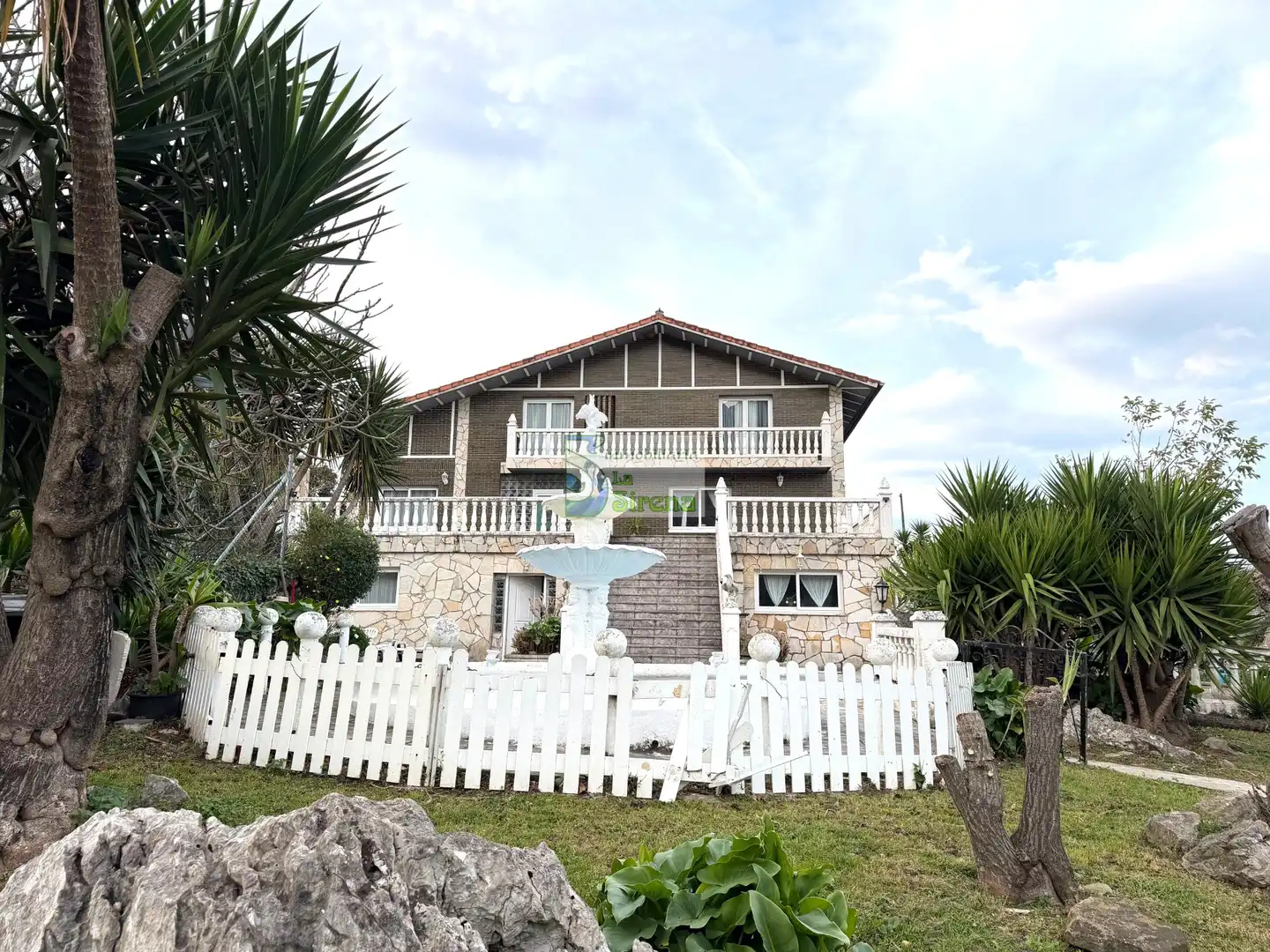 Vista exterior de Casa o chalet en venta en Castro-Urdiales con Calefacción, Jardín privado y Terraza