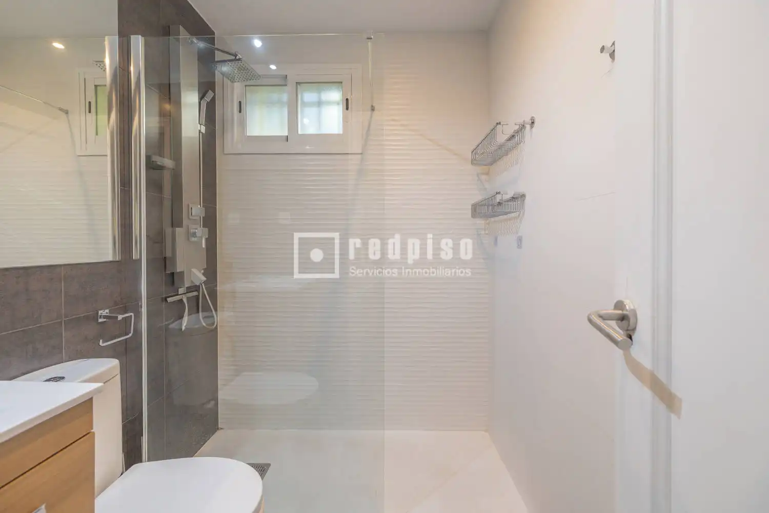 Badezimmer von Wohnung zum Verkauf in Madrid mit Heizung, Privatgarten und Abstellraum