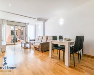Sala d'estar de Planta baixa en venda en Gavà amb Aire condicionat, Terrassa i Moblat