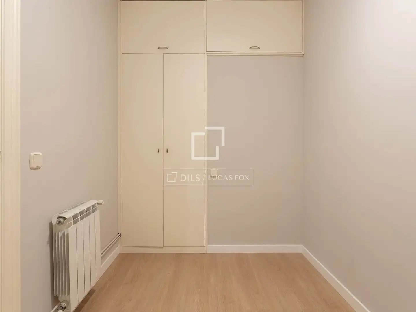 Schlafzimmer von Wohnung zum Verkauf in Barcelona mit Klimaanlage und Heizung