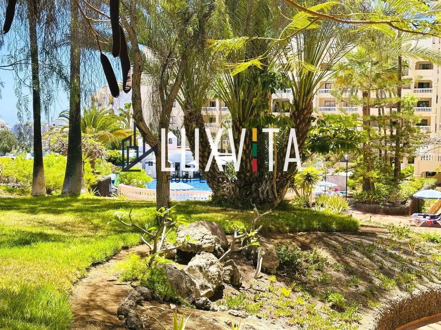 Vista exterior de Apartament en venda en Arona amb Jardí privat, Terrassa i Moblat