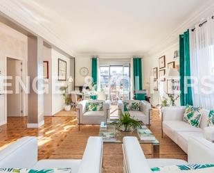 Sala d'estar de Apartament de lloguer en  Madrid Capital amb Aire condicionat, Calefacció i Parquet