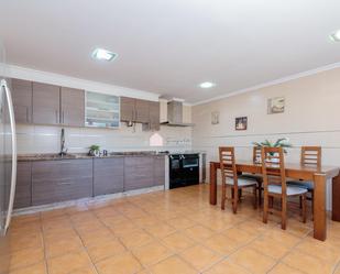 Cuina de Casa o xalet en venda en O Porriño   amb Calefacció, Jardí privat i Terrassa