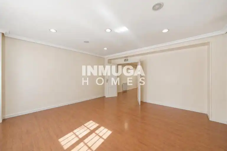 Flat for sale in Madrid  with Air Conditioner, Heating and Storage room