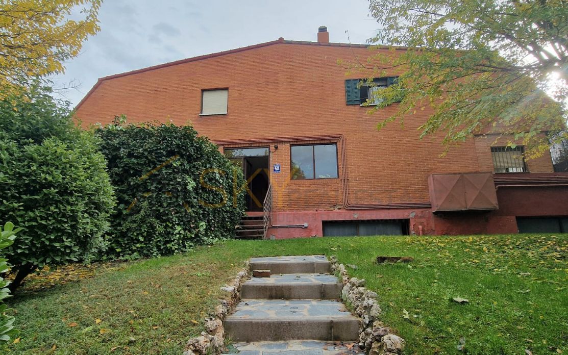 Vista exterior de Casa o xalet en venda en La Moraleja amb Aire condicionat i Calefacció