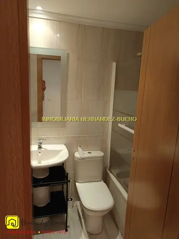 Baño de Piso de alquiler en Salamanca con Calefacción y Amueblado