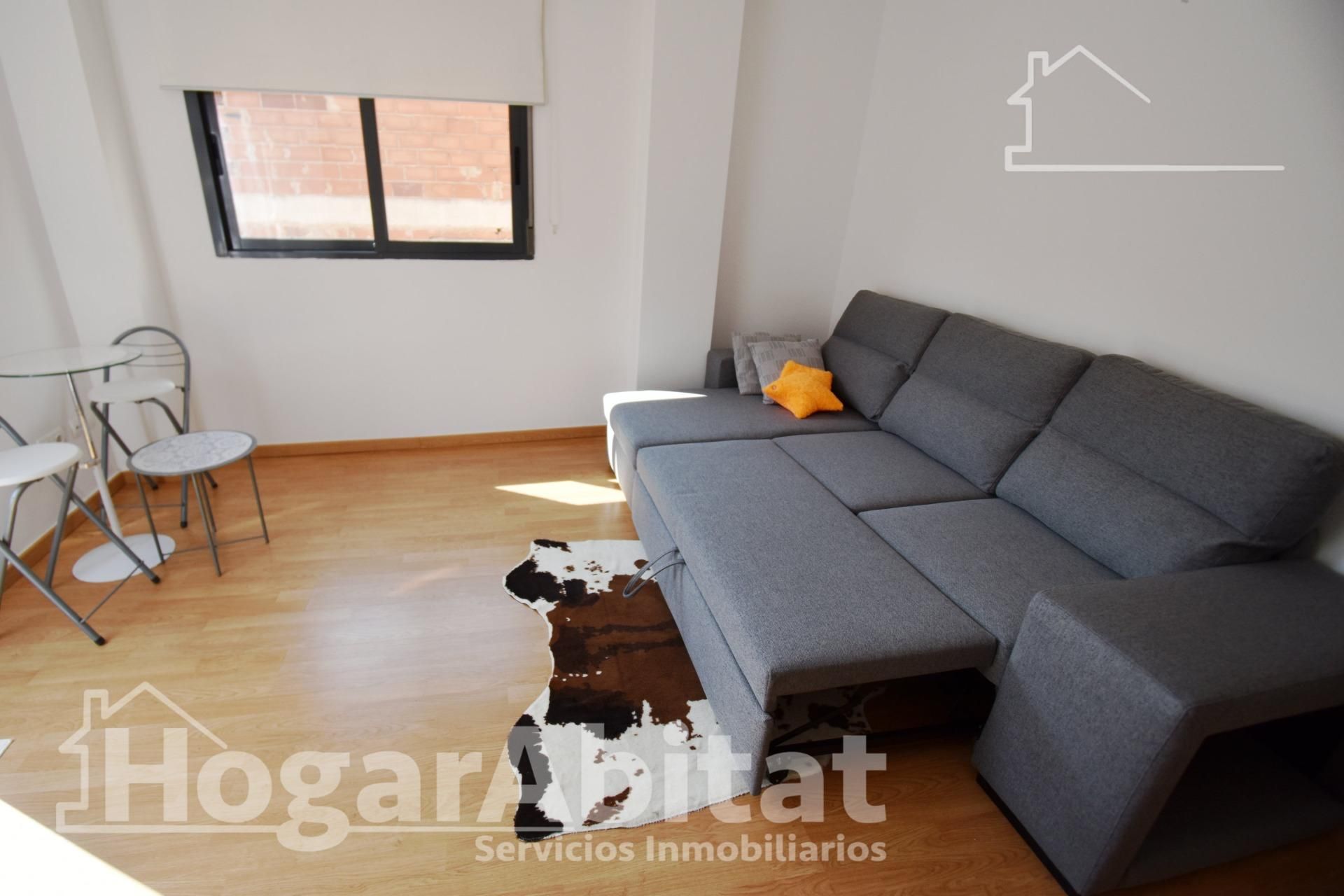 Living room of Flat for sale in L'Alcora  with Air Conditioner, Parquet flooring and Balcony