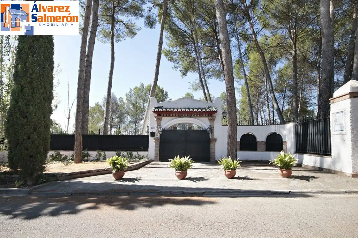 Vista exterior de Casa o chalet en venta en Albolote con Jardín privado, Piscina y Balcón