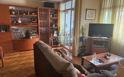 Sala d'estar de Pis en venda en Alcalá de Henares amb Aire condicionat i Parquet