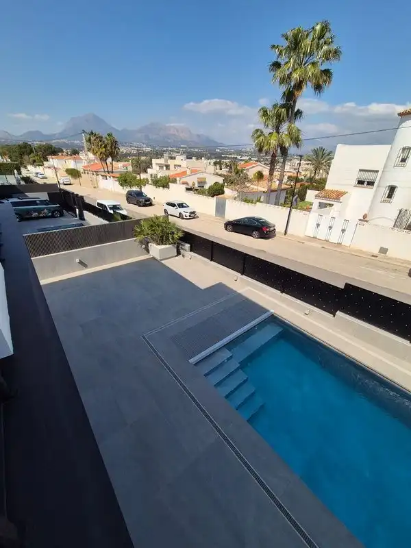 Piscina de Casa o chalet de alquiler en L'Alfàs del Pi con Aire acondicionado, Calefacción y Jardín privado