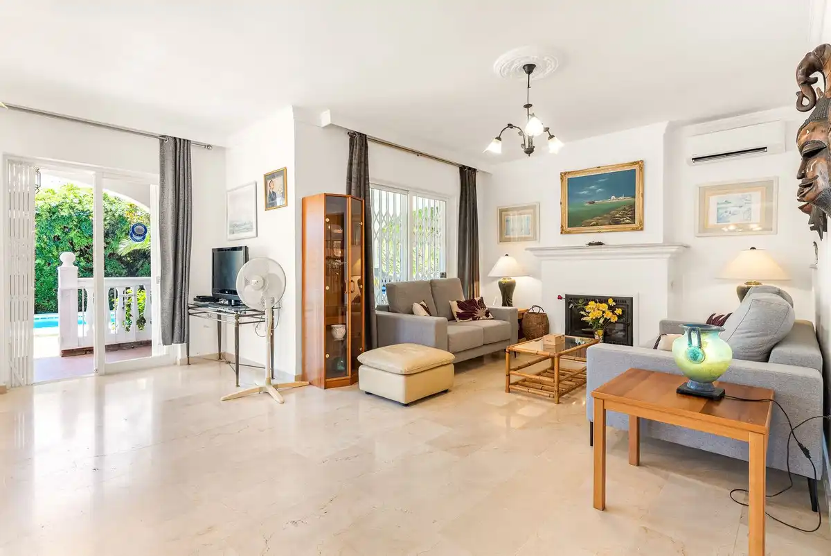 Sala de estar de Casa o chalet en venta en Mijas con Aire acondicionado, Calefacción y Jardín privado