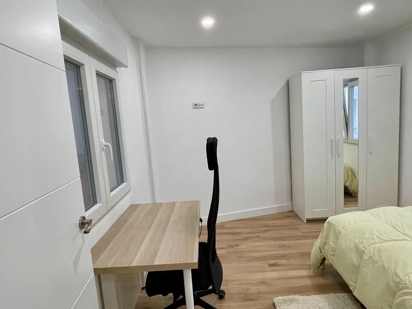 Habitación de Piso de alquiler en Oviedo  con Amueblado