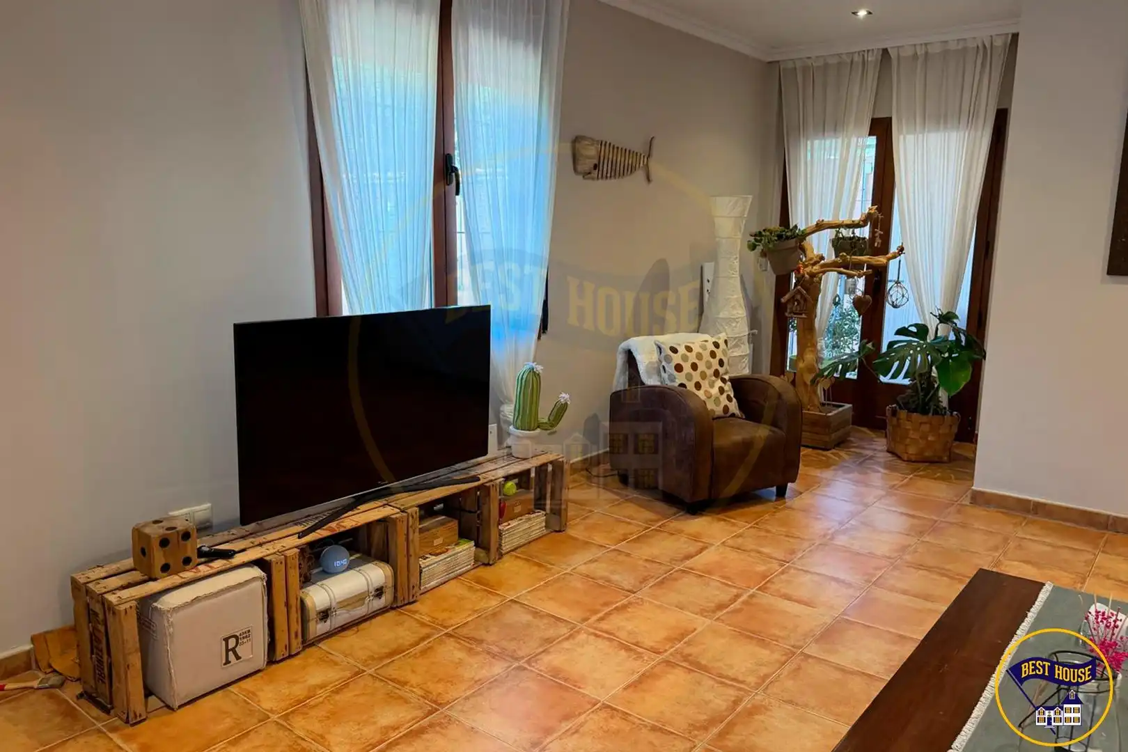 Sala d'estar de Casa adosada en venda en Chillarón de Cuenca amb Calefacció, Jardí privat i Terrassa