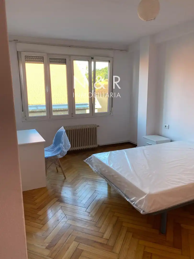 Habitación de Piso en venta en Santiago de Compostela  con Calefacción y Amueblado