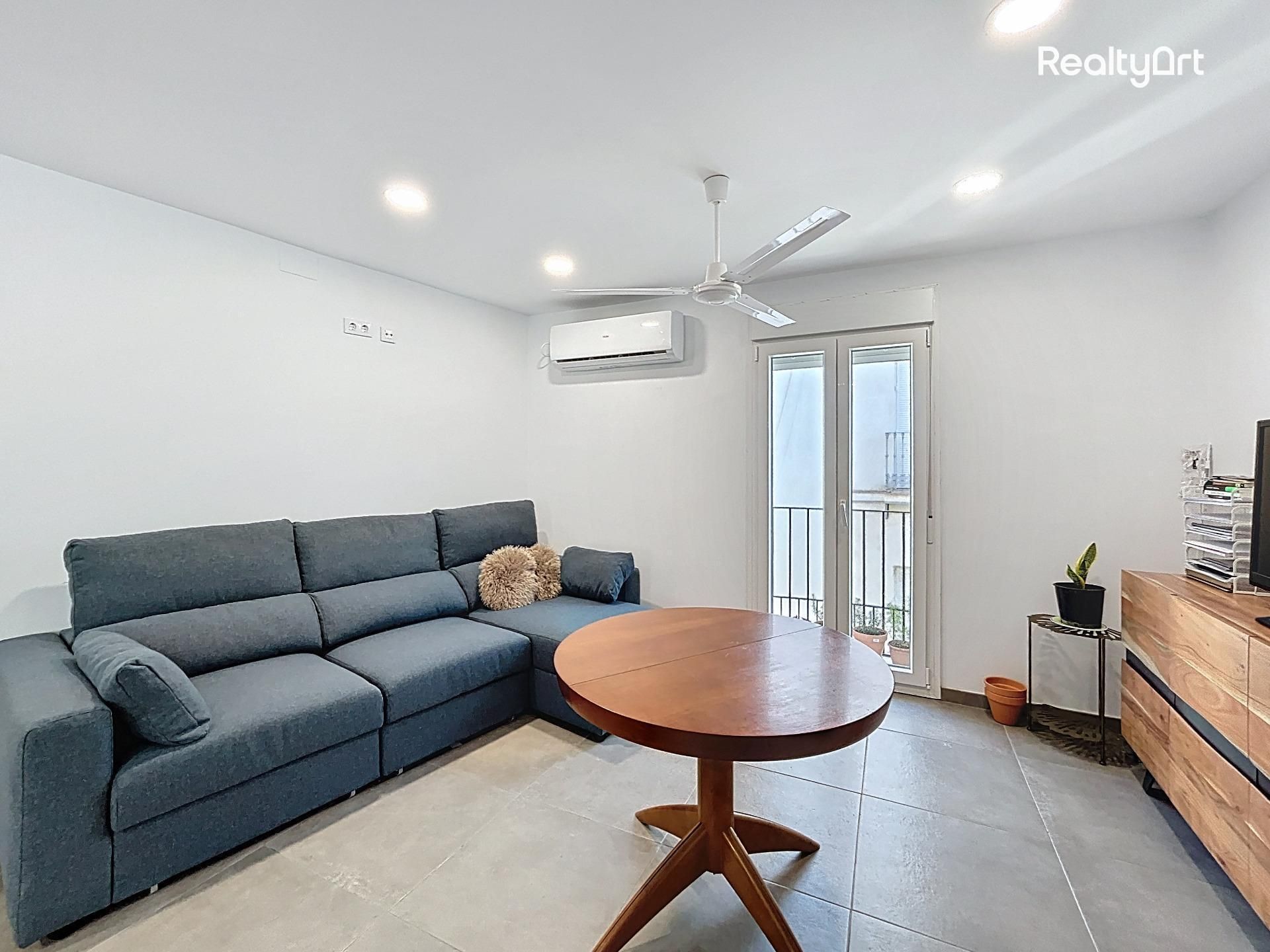 Living room of Apartment for sale in  Sevilla Capital  with Air Conditioner, Furnished and Balcony