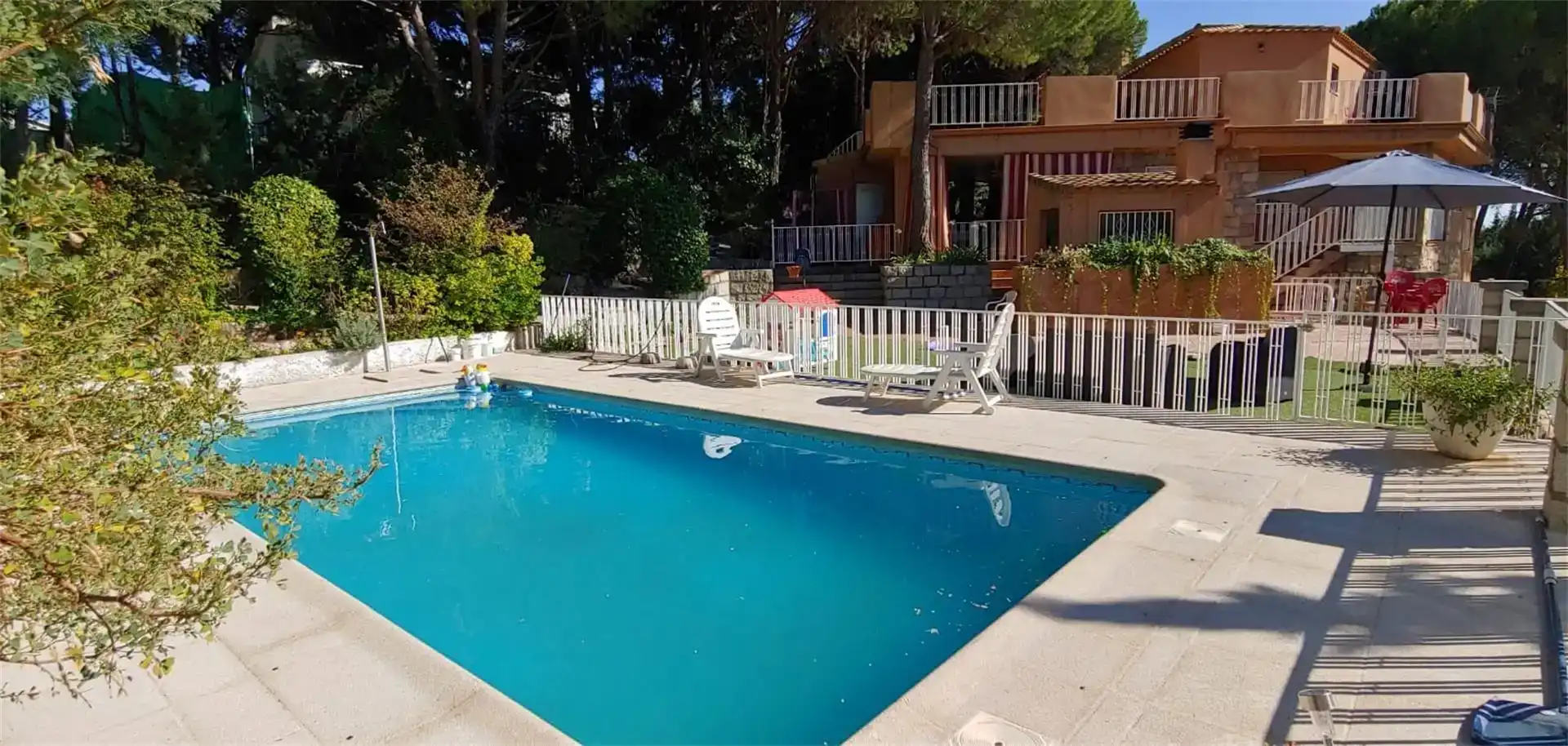 Piscina de Pis en venda en Villa del Prado amb Aire condicionat, Jardí privat i Traster