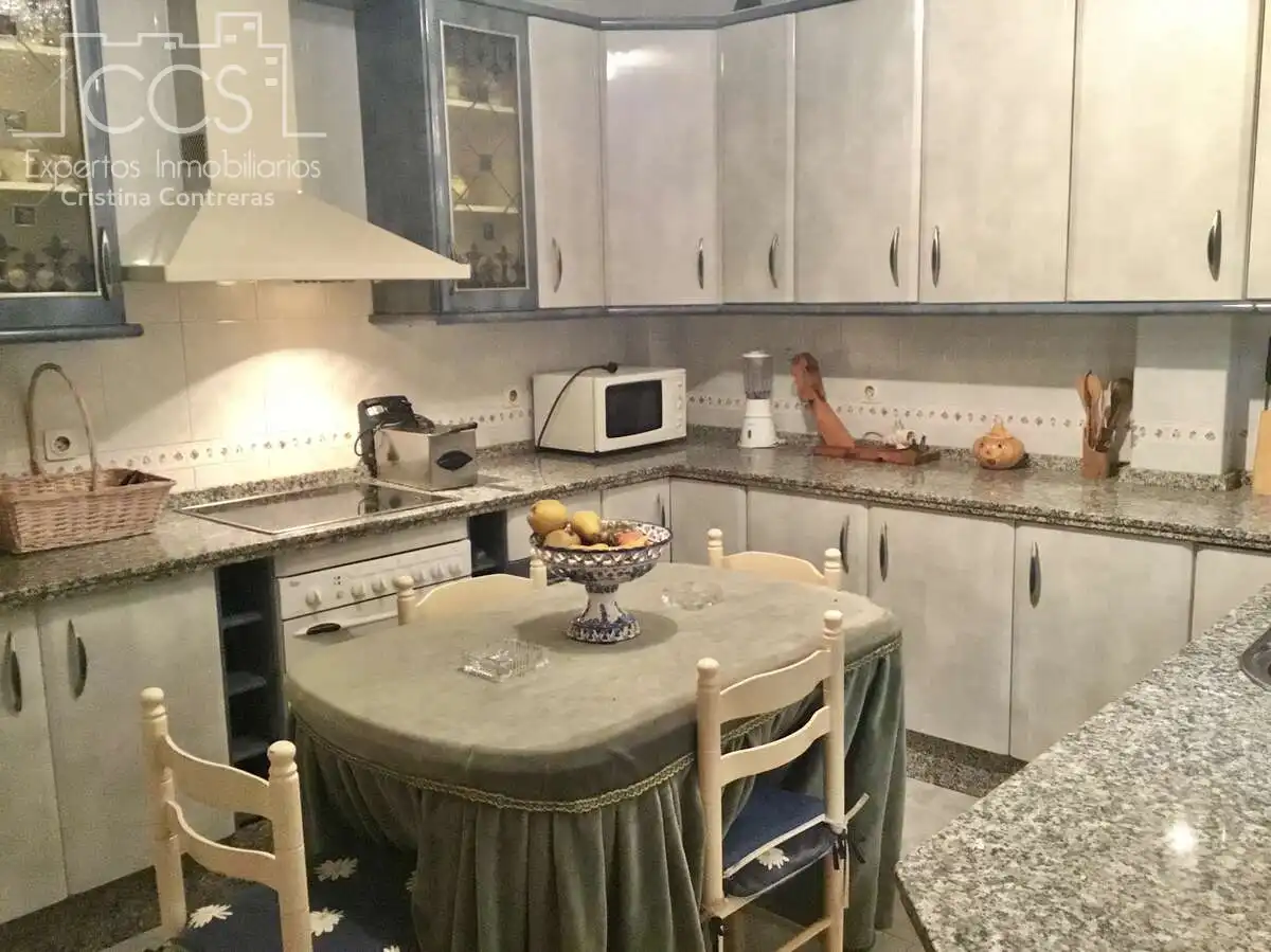Cocina de Casa adosada en venta en Sevilla con Aire acondicionado, Terraza y Trastero