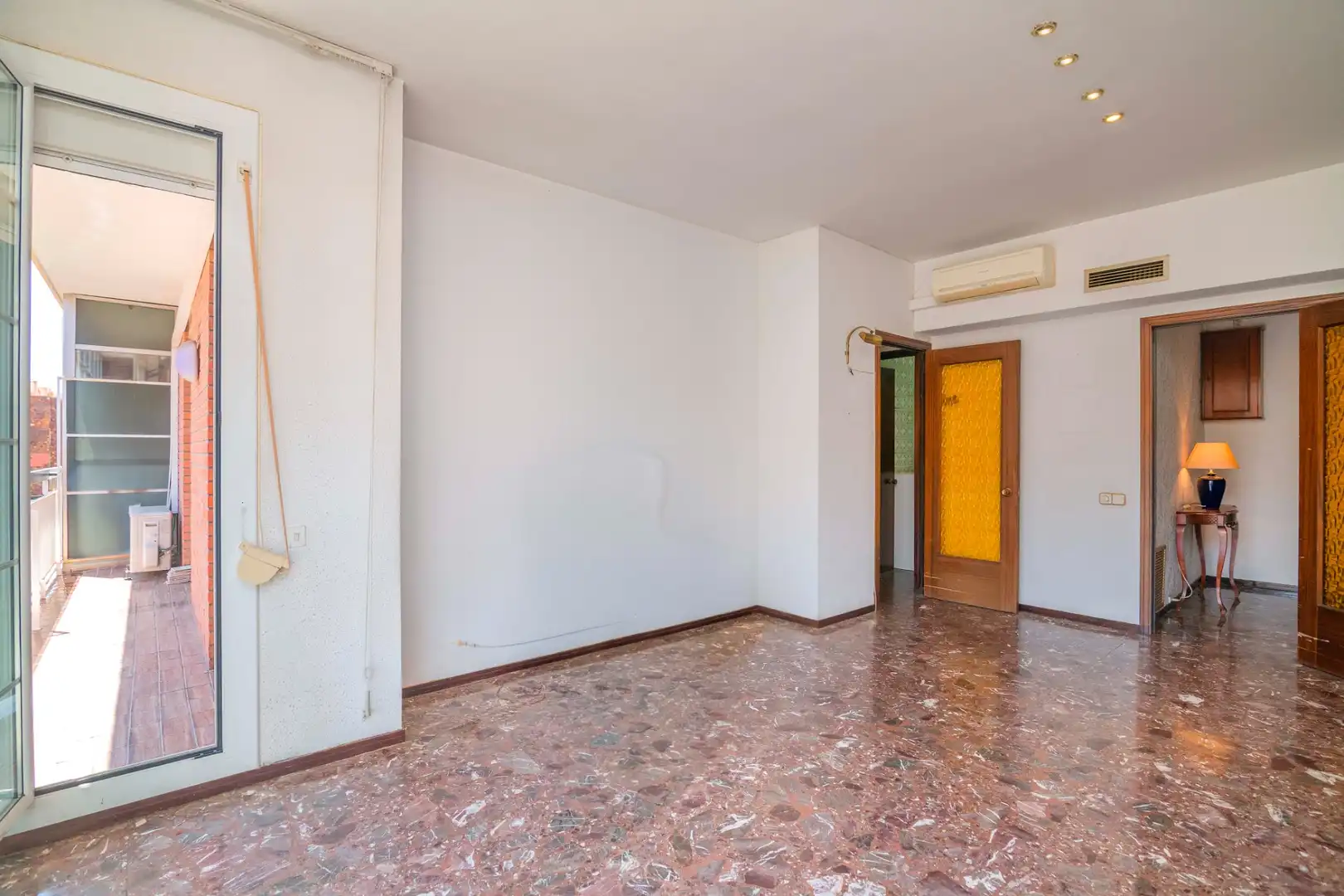 Piso en venta en Barcelona con Aire acondicionado, Calefacción y Balcón