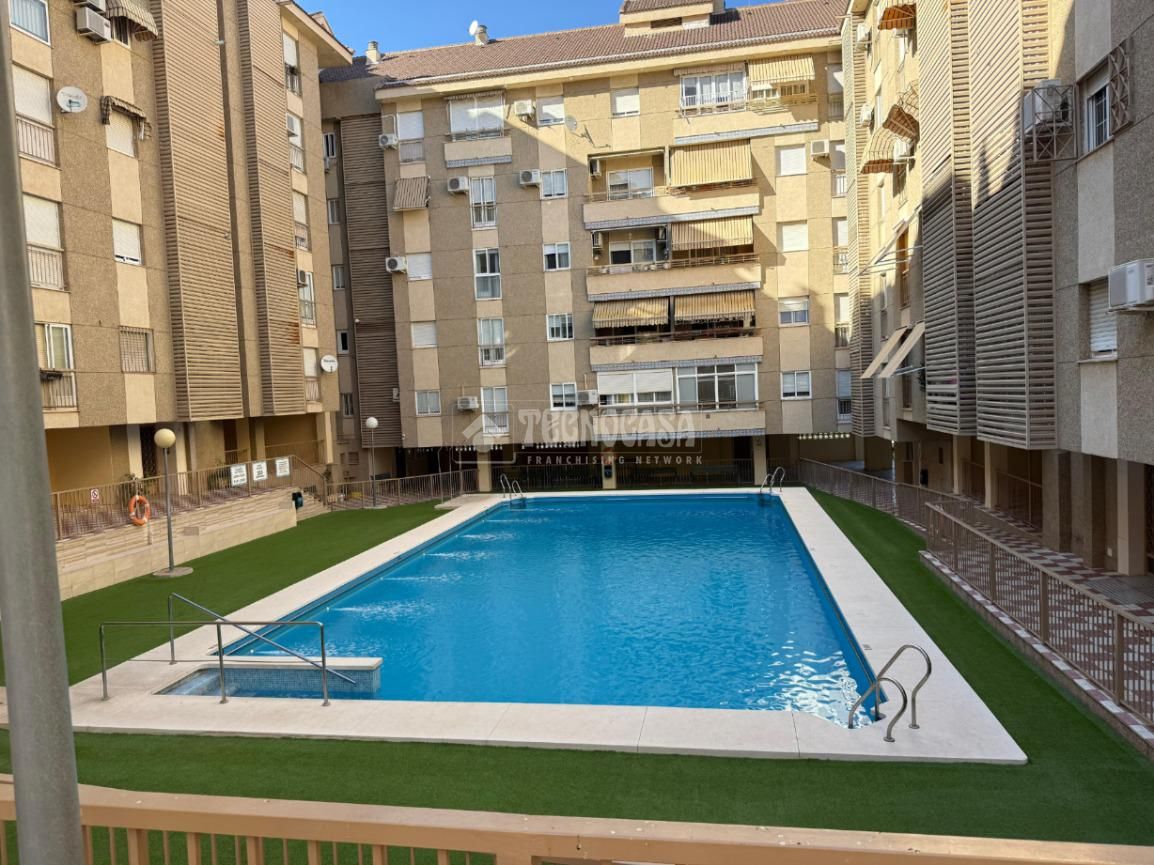 Piscina de Pis en venda en  Jaén Capital amb Aire condicionat, Terrassa i Piscina comunitària