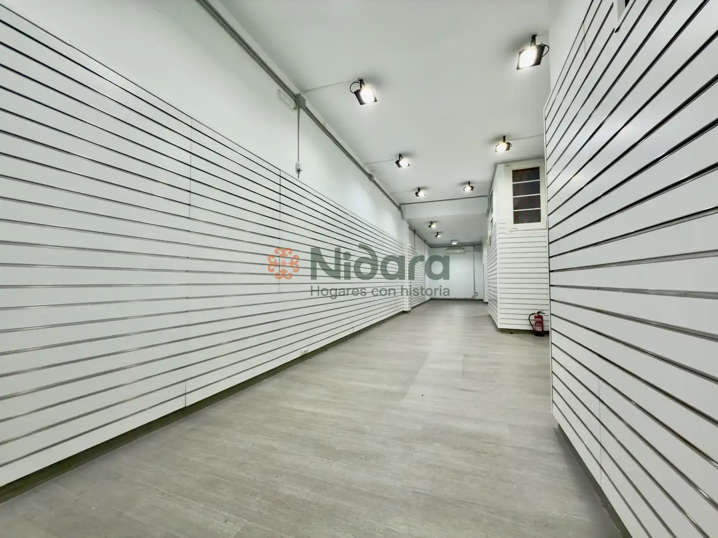 Local comercial de lloguer a Carrer de Floridablanca, imagen 2