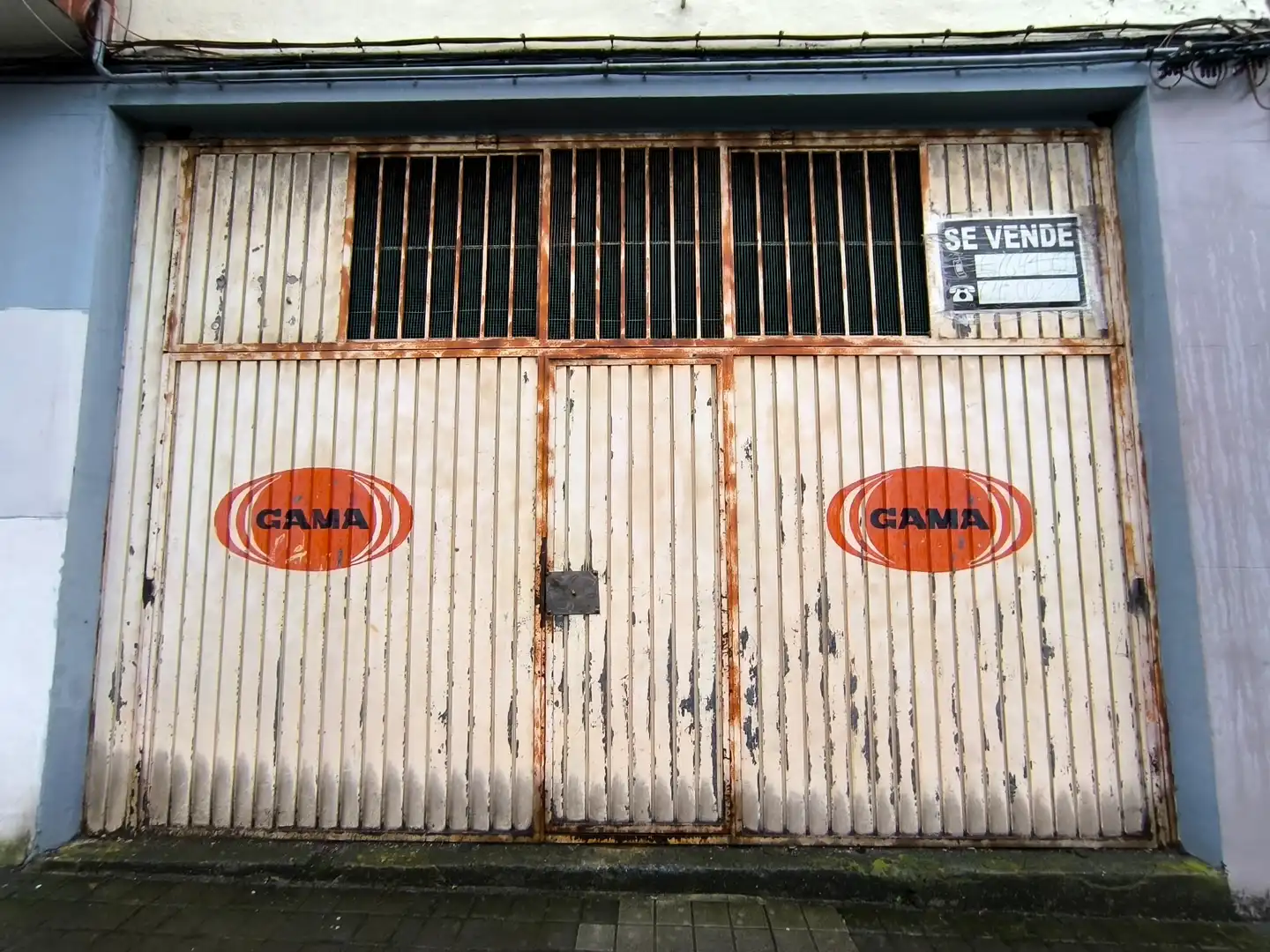 Vista exterior de Local en venta en Bilbao 